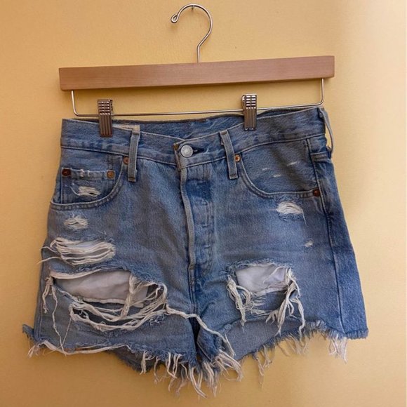Levi's 501 High-Waisted Denim Short - Picture 4 of 5